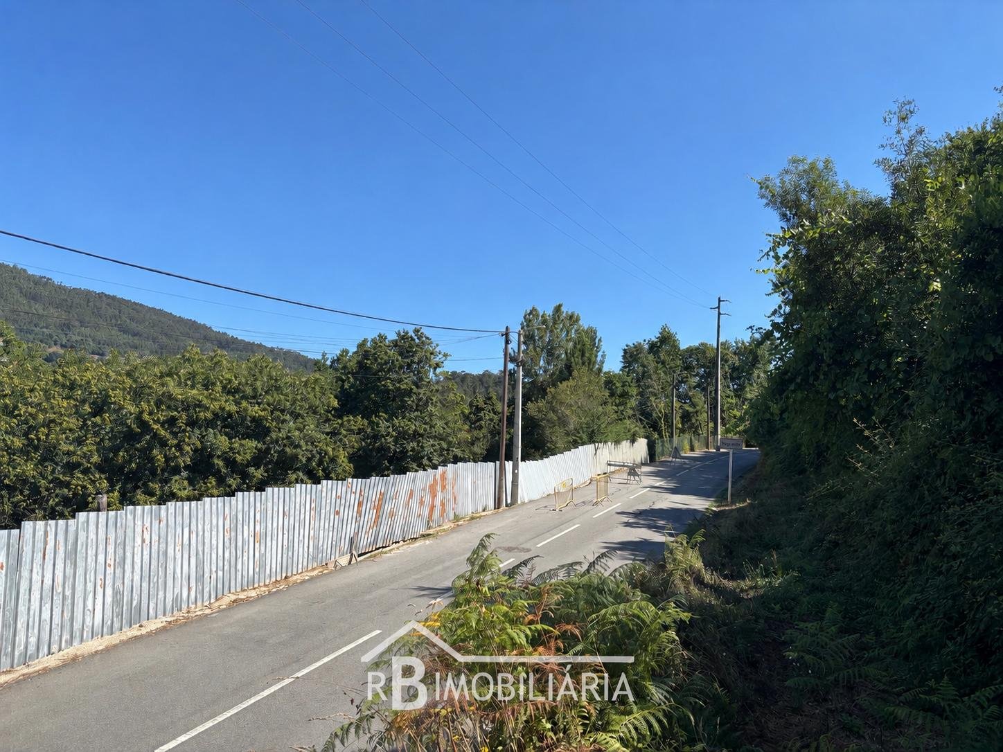 Moradia em Ruínas e Terreno com Projeto Aprovado – Urrô