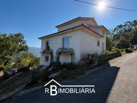 Moradia Isolada V4 com Vista para a Barragem – Valadares, São Pedro do Sul