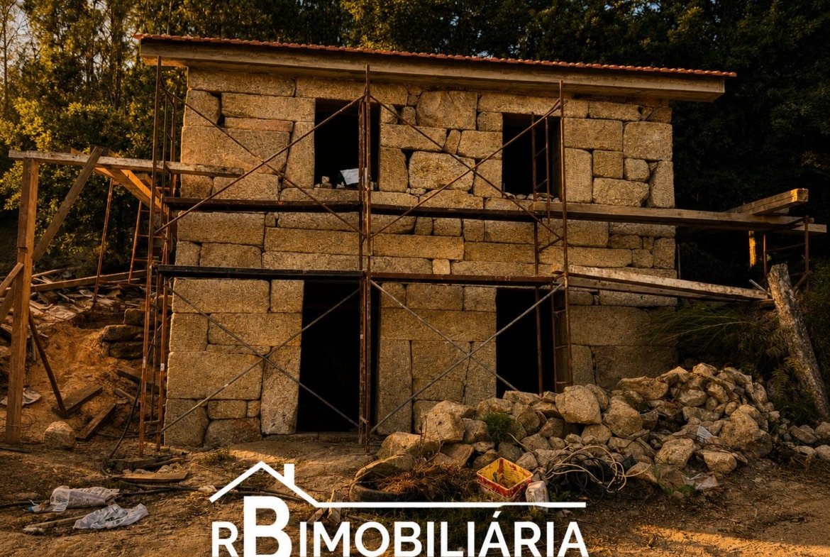 Moradia V2 em Pedra com Vista sobre a Albufeira de Ribeiradio – Sejães, Oliveira de Frades
