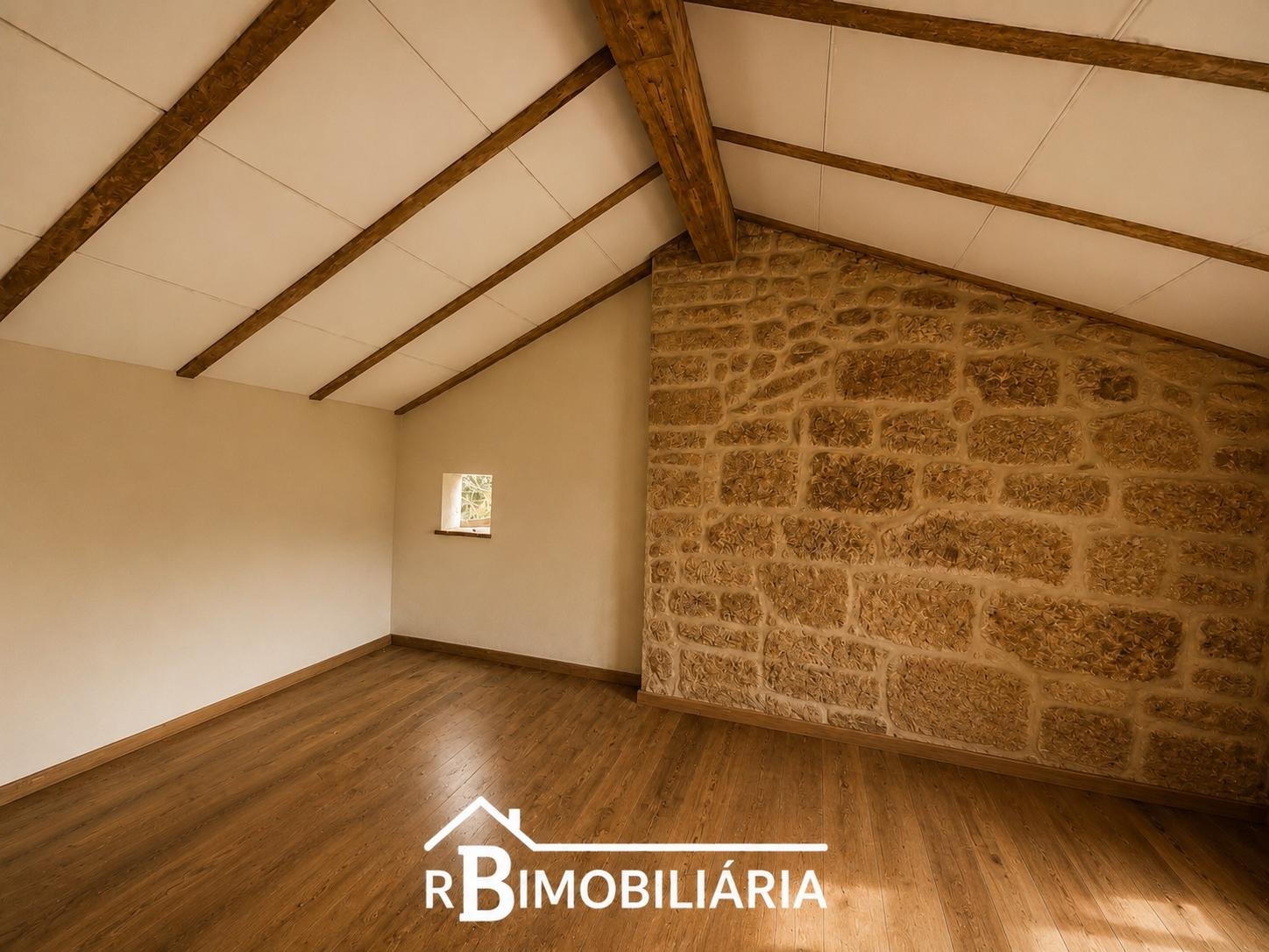 Moradia V2 em Pedra com Vista sobre a Albufeira de Ribeiradio – Sejães, Oliveira de Frades