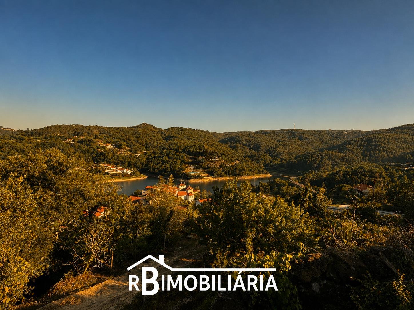 Moradia V2 em Pedra com Vista sobre a Albufeira de Ribeiradio – Sejães, Oliveira de Frades