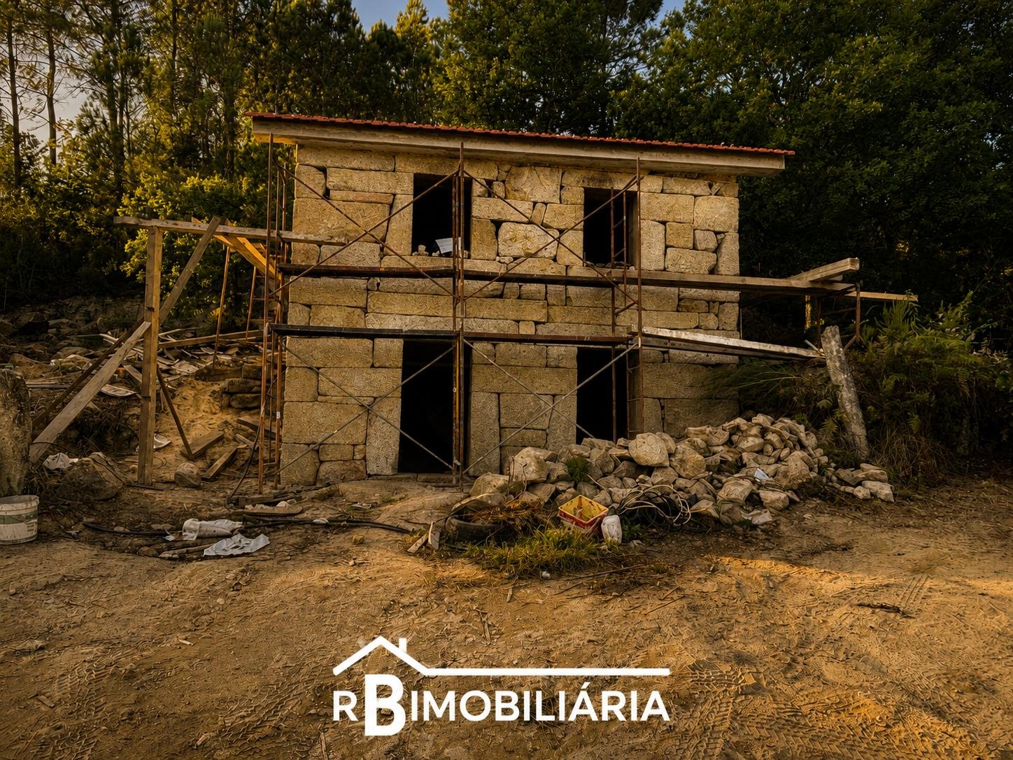 Moradia V2 em Pedra com Vista sobre a Albufeira de Ribeiradio – Sejães, Oliveira de Frades