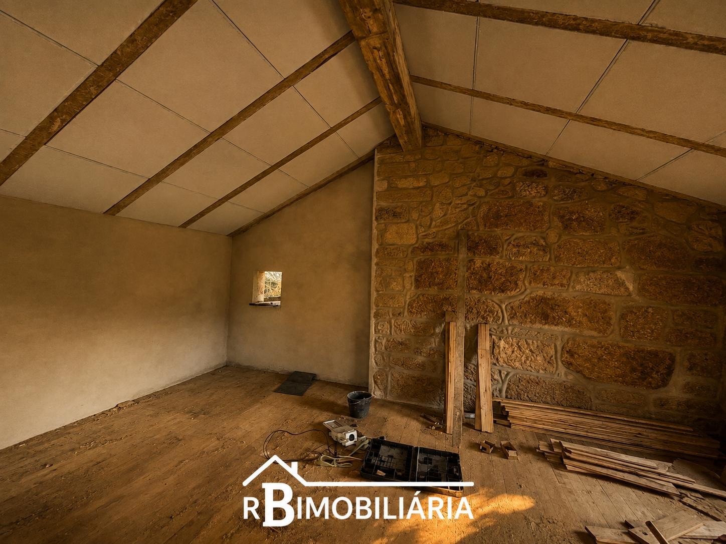 Moradia V2 em Pedra com Vista sobre a Albufeira de Ribeiradio – Sejães, Oliveira de Frades