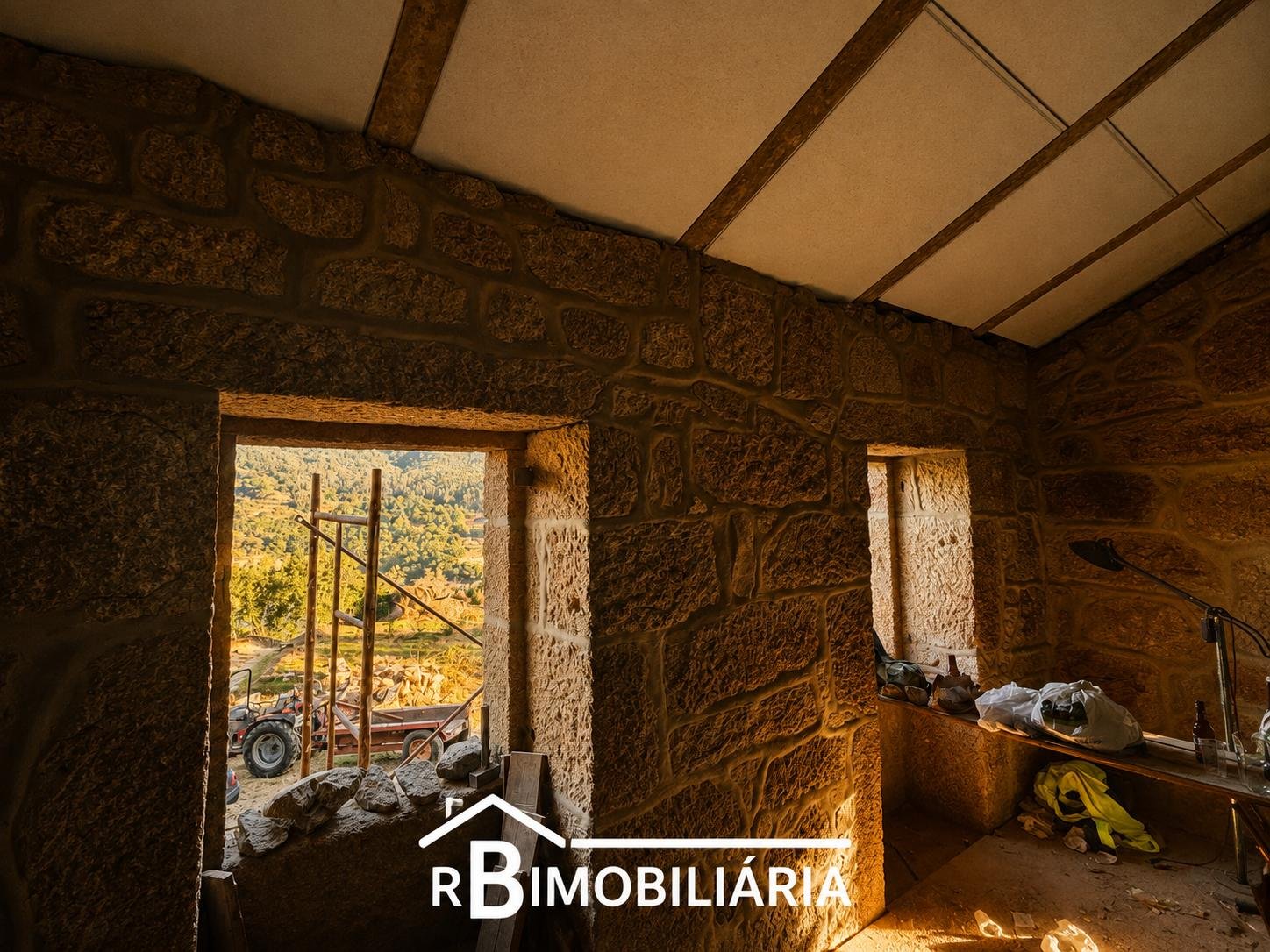 Moradia V2 em Pedra com Vista sobre a Albufeira de Ribeiradio – Sejães, Oliveira de Frades