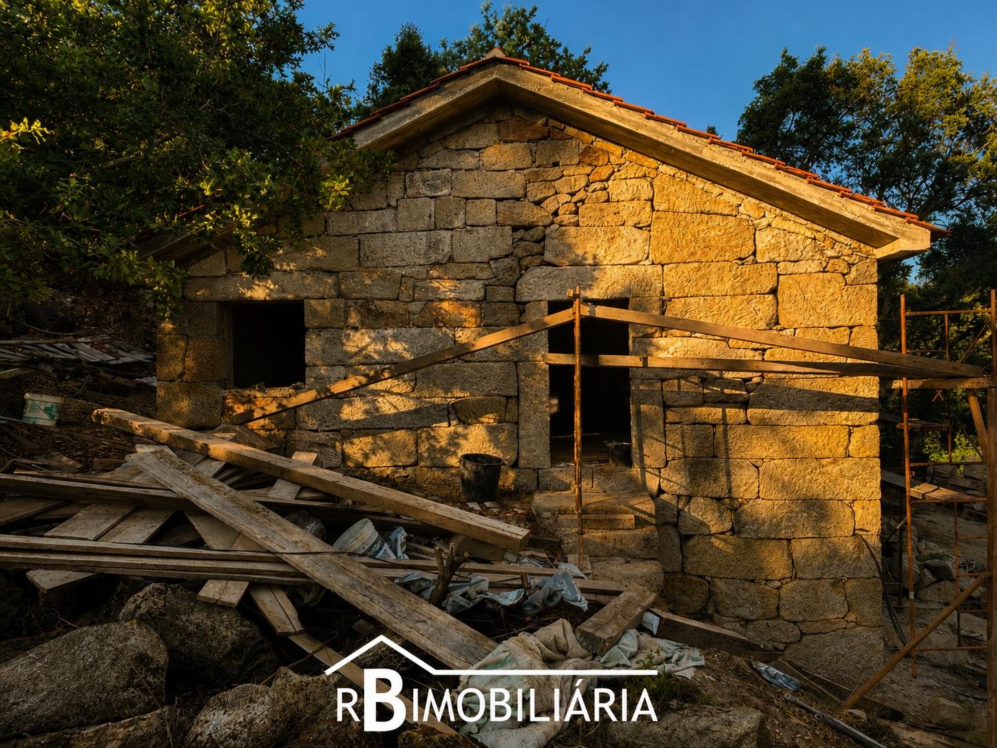 Moradia V2 em Pedra com Vista sobre a Albufeira de Ribeiradio – Sejães, Oliveira de Frades